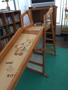 ロビーすべり台②